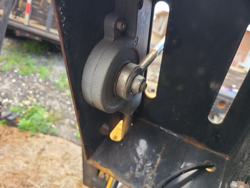 File:Fwd &rev lever with cable into the roller 1.jpg